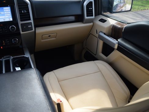 Used 2017 Ford F150 Lariat image 14