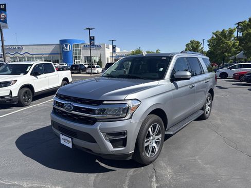 Used 2023 Ford Expedition Limited AWD/4WD image 2