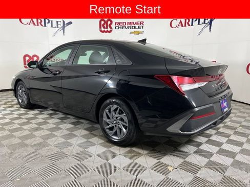 Used 2024 Hyundai Elantra SEL image 7