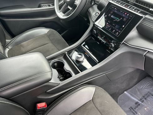 Certified 2024 Jeep Grand Cherokee L Laredo image 17