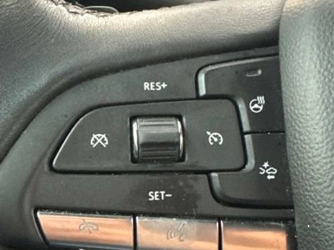 Used 2024 Cadillac XT6 Premium Luxury w/ Technology Package FWD image 16