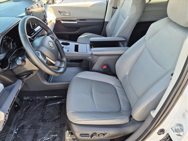 Used 2023 Toyota Sienna XLE w/ XLE Plus Package AWD/4WD image 17