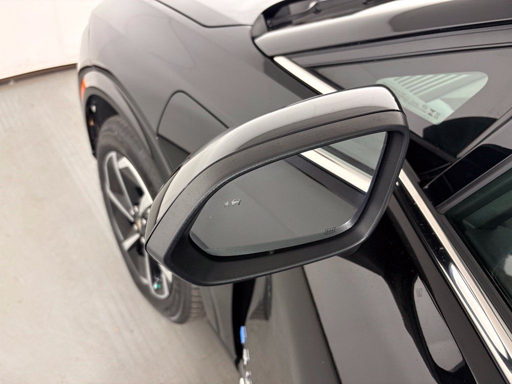 Used 2024 Chevrolet Equinox EV LT w/ LPO, Active Package FWD image 15