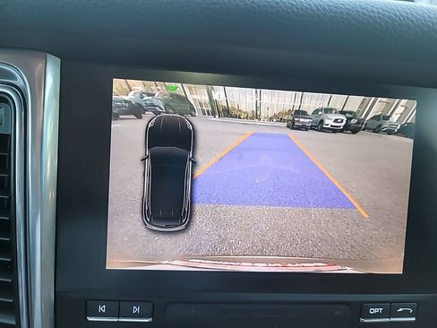 Used 2018 Porsche Macan image 3