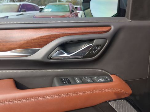 Used 2023 GMC Yukon XL Denali Ultimate image 12