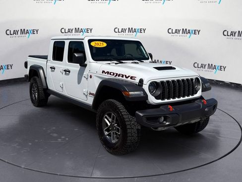 Used 2025 Jeep Gladiator Mojave w/ Convenience Group AWD/4WD image 7