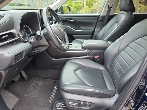 Certified 2024 Toyota Highlander XLE image 27