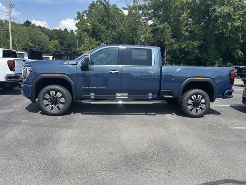 New 2026 GMC Sierra 3500 Denali w/ Denali Reserve Package AWD/4WD image 4