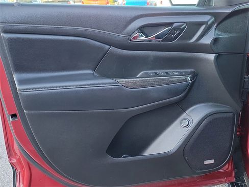 Used 2019 GMC Acadia SLT w/ LPO, Black Accent Package image 18