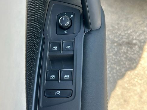 Used 2025 Volkswagen Tiguan SE R-Line FWD image 22