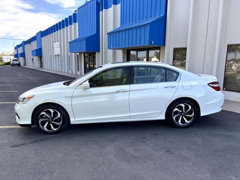 Used 2017 Honda Accord EX image 4