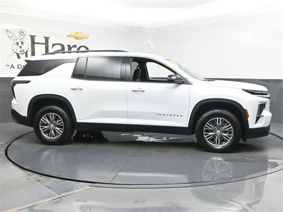 Used 2025 Chevrolet Traverse LT