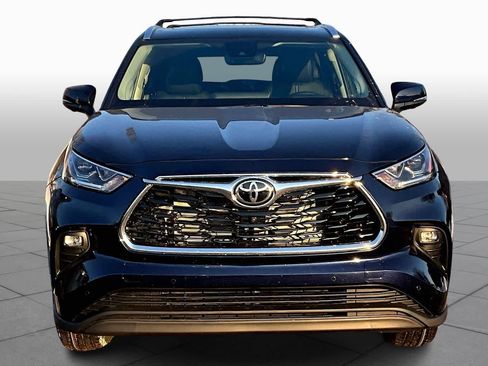 New 2026 Toyota Highlander Limited image 3