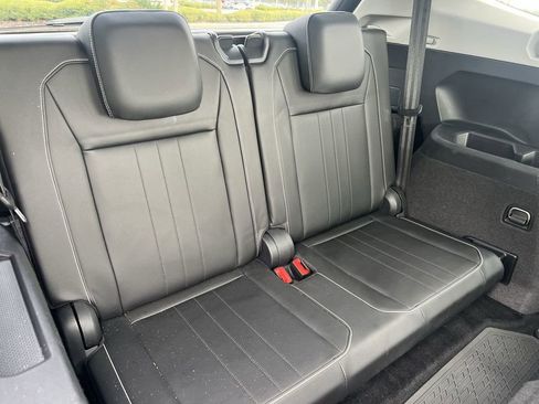 Certified 2022 Volkswagen Tiguan SE image 24