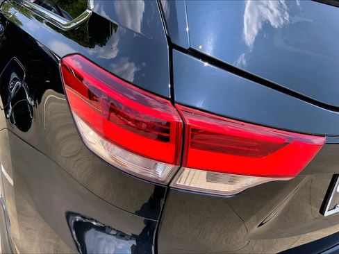 Used 2018 Toyota Highlander Limited AWD/4WD image 28