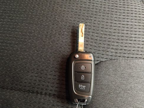 Used 2023 Hyundai Santa Fe SE image 32