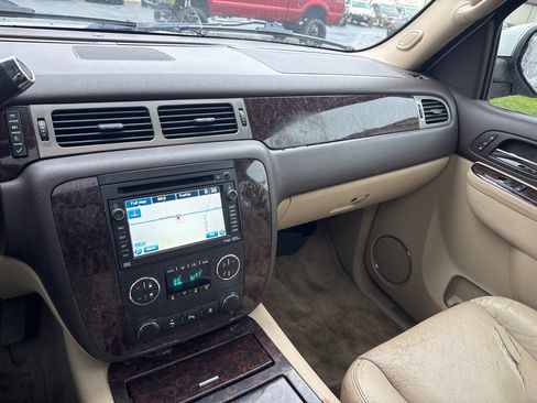 Used 2011 GMC Yukon Denali image 16