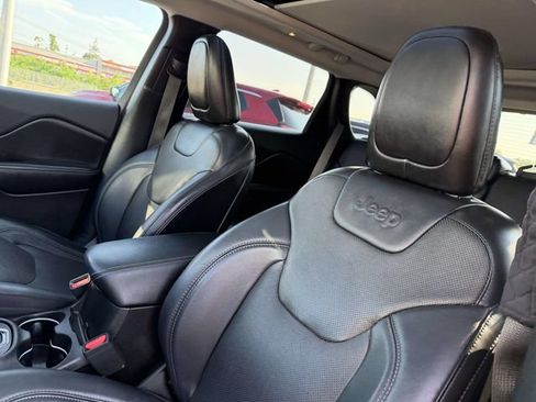 Used 2019 Jeep Cherokee Limited AWD/4WD image 10