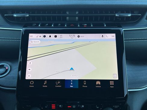 Used 2024 Jeep Grand Cherokee Limited w/ Luxury Tech Group II image 25