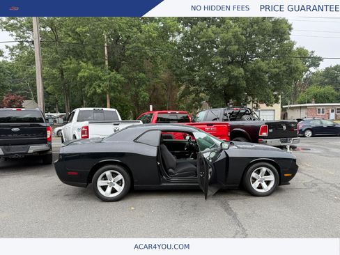 Used 2014 Dodge Challenger R/T RWD image 10