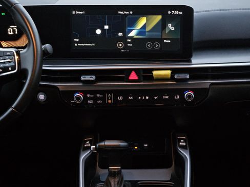 Used 2024 Kia Sorento S image 29