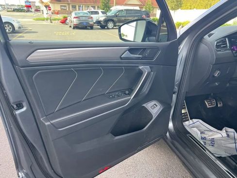 Used 2022 Volkswagen Tiguan SE R-Line image 30