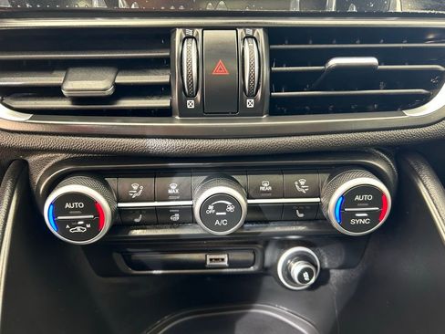 New 2025 Alfa Romeo Giulia w/ Driving Assist Package image 33