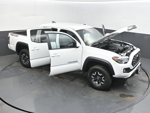 Used 2022 Toyota Tacoma TRD Off-Road w/ Technology Package AWD/4WD image 33