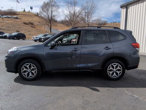 Used 2020 Subaru Forester Premium image 4