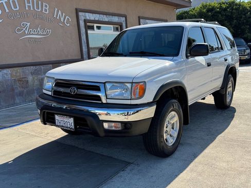 Used 2000 Toyota 4Runner 2WD image 2
