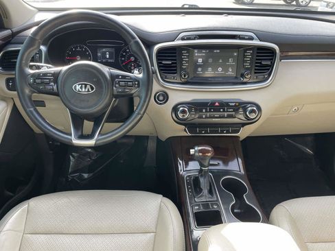 Used 2017 Kia Sorento EX image 11