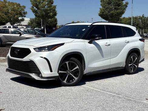 Used 2022 Toyota Highlander XSE AWD/4WD image 1