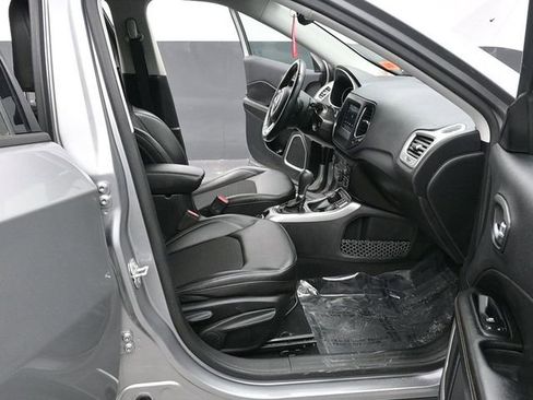 Used 2020 Jeep Compass Latitude image 10