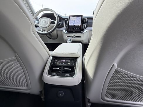 New 2026 Volvo XC90 T8 Ultra image 12