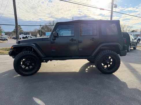 Used 2017 Jeep Wrangler Unlimited Sahara image 6