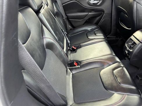 Used 2019 Jeep Cherokee Trailhawk w/ Cold Weather Group image 18