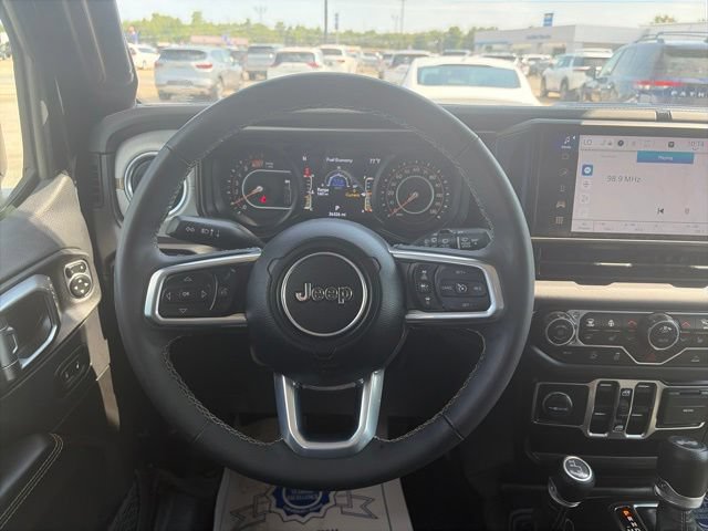 Used 2025 Jeep Wrangler Unlimited Sahara AWD/4WD image 15