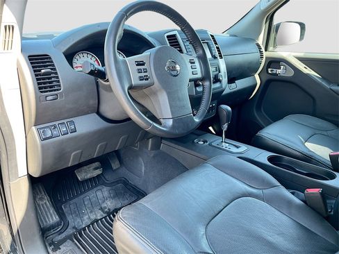 Used 2021 Nissan Frontier PRO-4X w/ Pro-4x Utility Package image 9