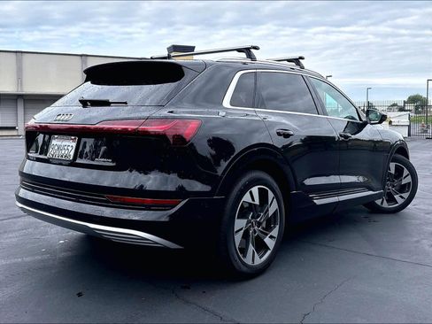 Used 2023 Audi e-tron Premium Plus w/ Premium Plus Package AWD/4WD image 2