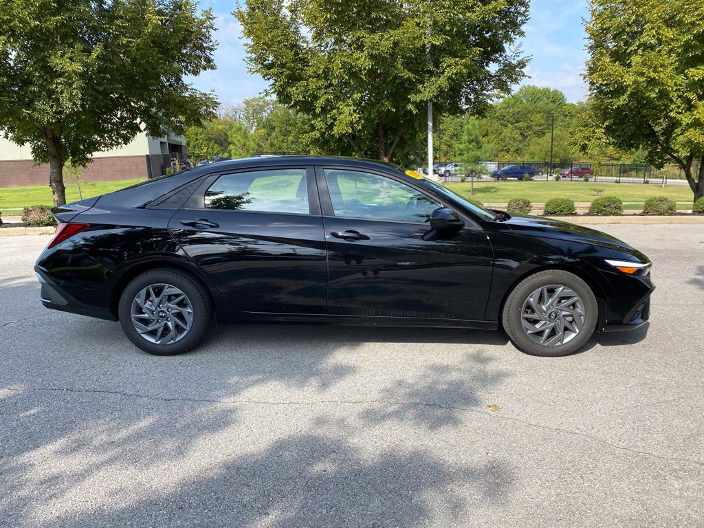 Used 2024 Hyundai Elantra SEL FWD image 9