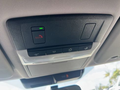 Used 2023 Mitsubishi Outlander SE image 44