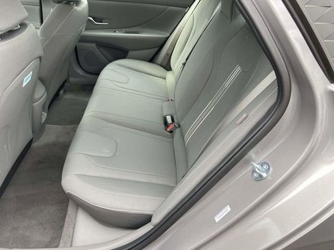 Used 2025 Hyundai Elantra Sport image 14