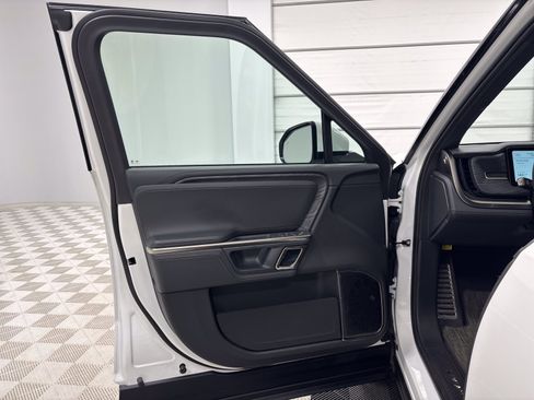 Used 2024 Rivian R1S Adventure AWD/4WD image 16