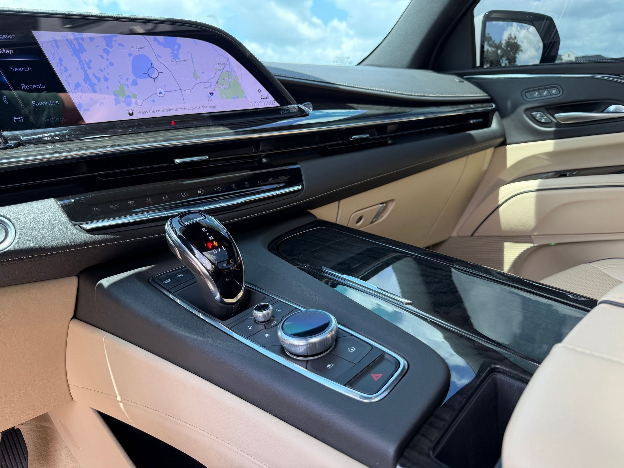 Certified 2024 Cadillac Escalade Premium Luxury w/ Performance Package AWD/4WD image 16