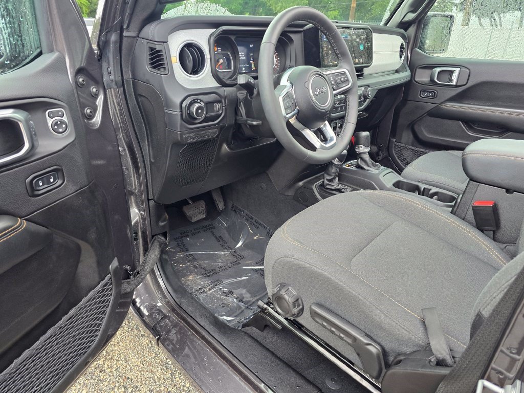 Used 2026 Jeep Wrangler Unlimited Sahara AWD/4WD image 15