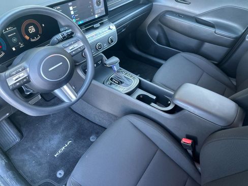 Certified 2025 Hyundai Kona SE AWD/4WD image 9