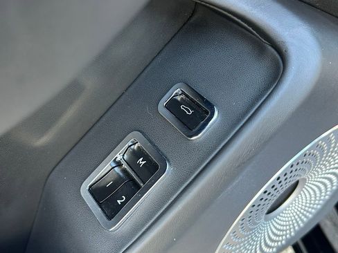 Used 2021 Bentley Flying Spur V8 image 45