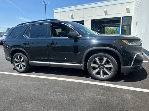 Used 2023 Honda Pilot Touring image 3