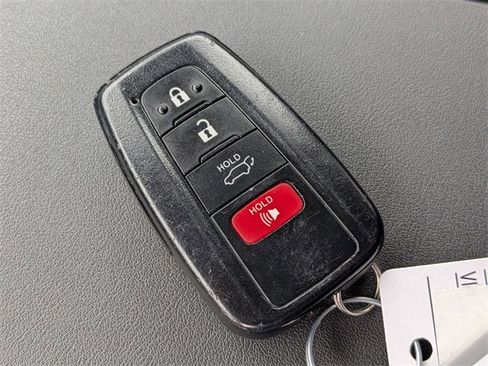 Used 2023 Toyota Highlander LE image 30