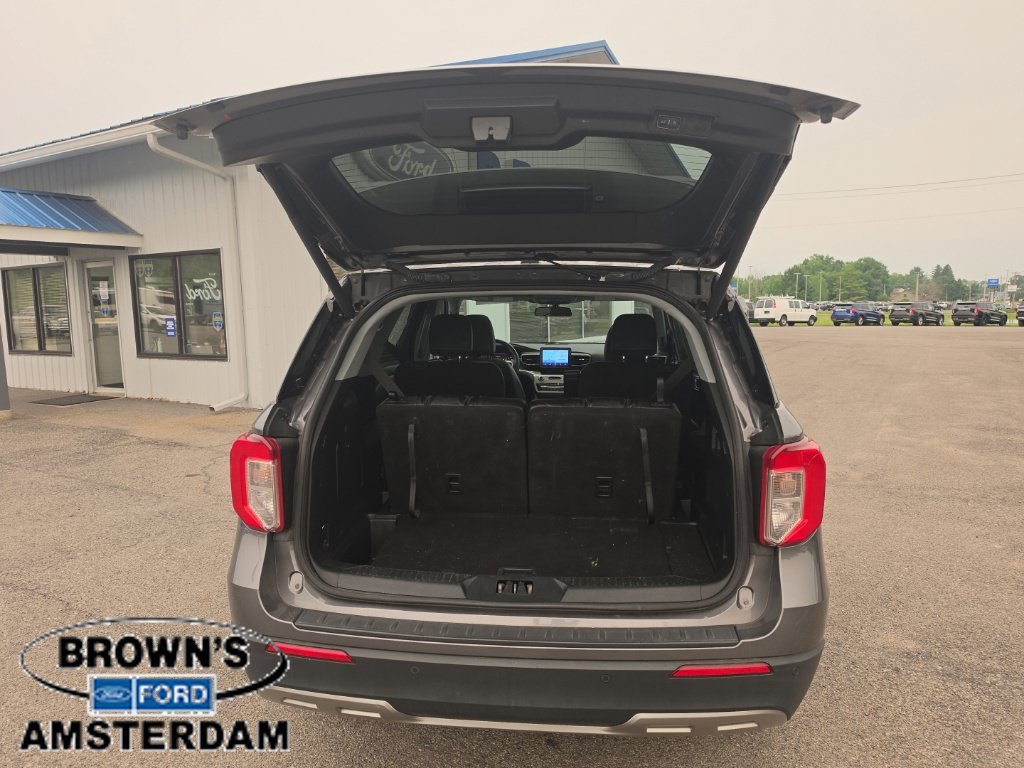 Used 2022 Ford Explorer XLT w/ Equipment Group 202A AWD/4WD image 8